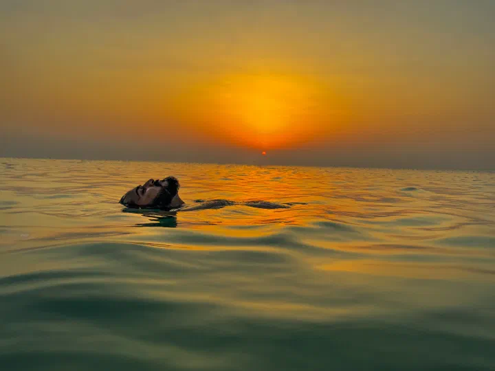 Jazaer Beach, Bahrain / Photo by [Jinz moments](https://www.instagram.com/jinzmoments/)